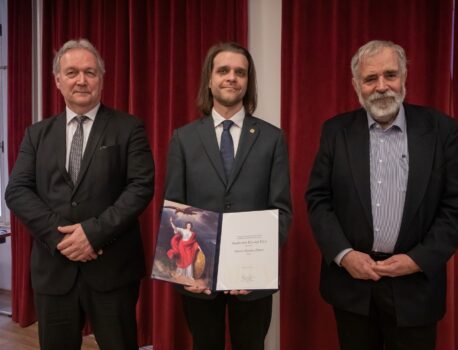 Akadémiai Ifjúsági Díj